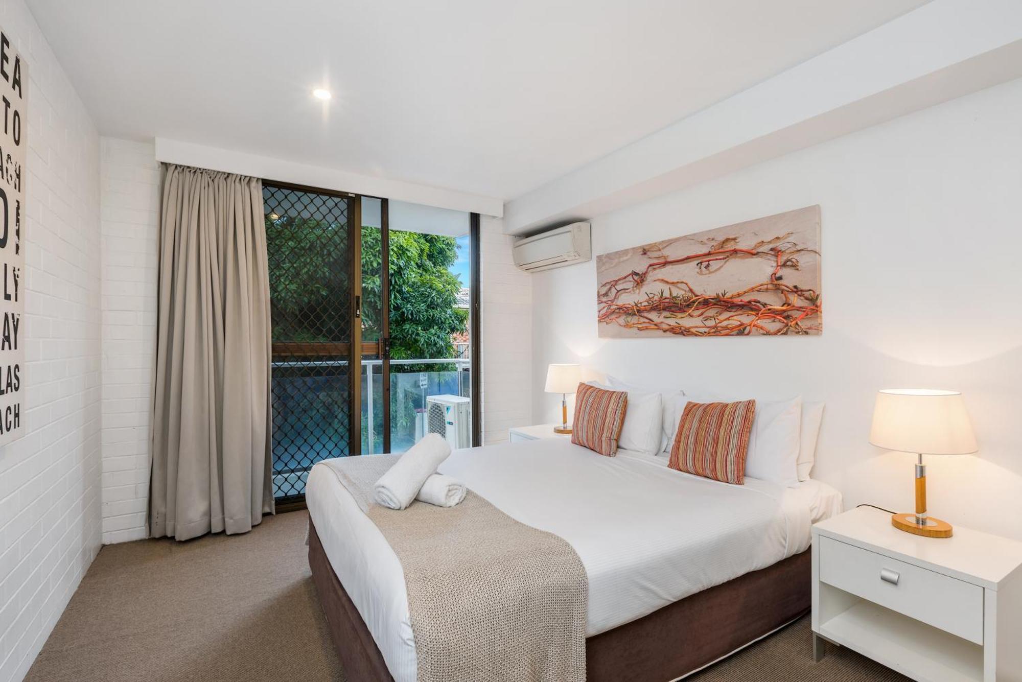 Bayview Beachfront Apartments, In Town Right On The Beach Byron Bay Room photo