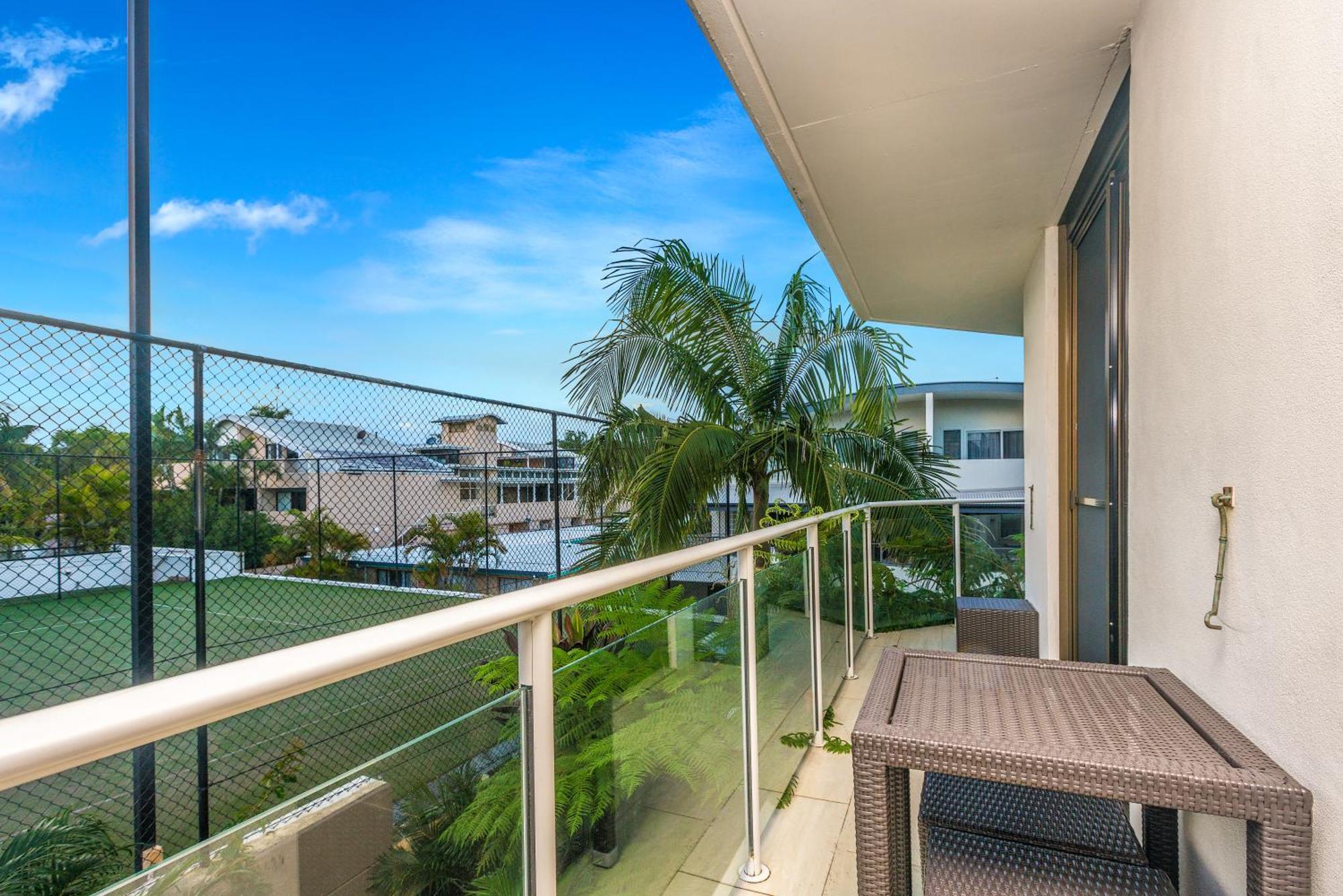 Bayview Beachfront Apartments, In Town Right On The Beach Byron Bay Room photo